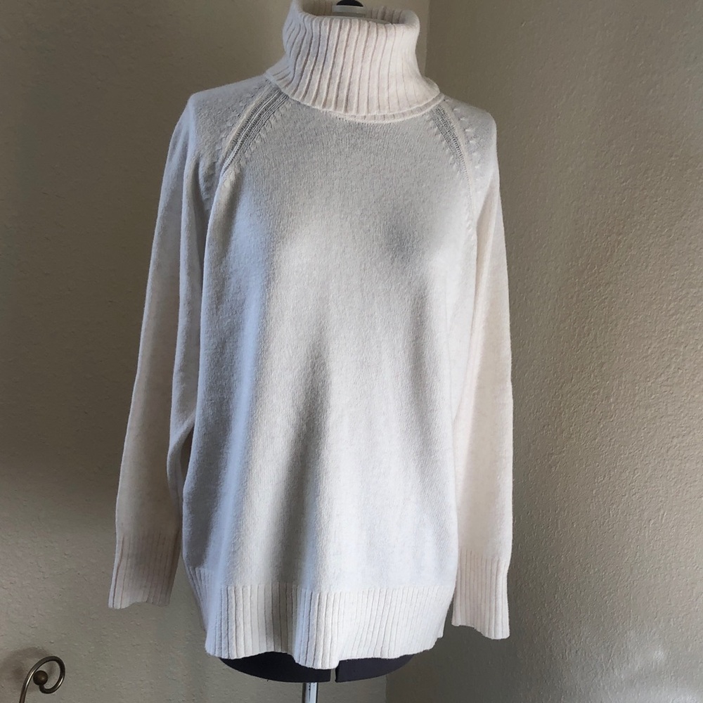 Old Navy Sosoft Cream with Purple-ish Hue Turtleneck Sweater - Women